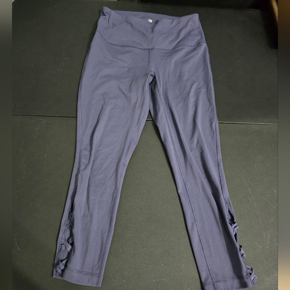 Yogalicious Purple Capri Leggings with Side Cutouts Womens Size Small